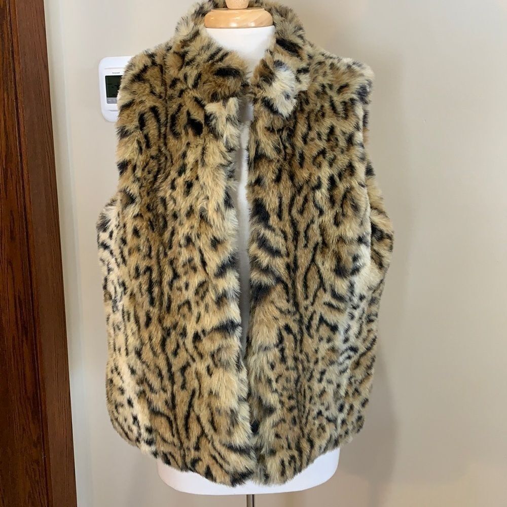 Chico’s faux fur leopard print vest, Size 2